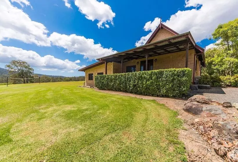 Clarendon Forest Retreat