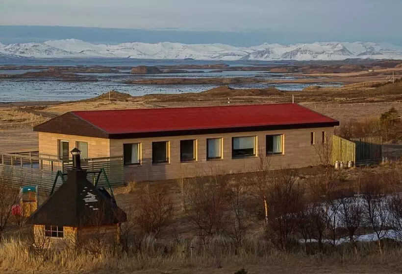 مسافرخانه Vogur Country Lodge
