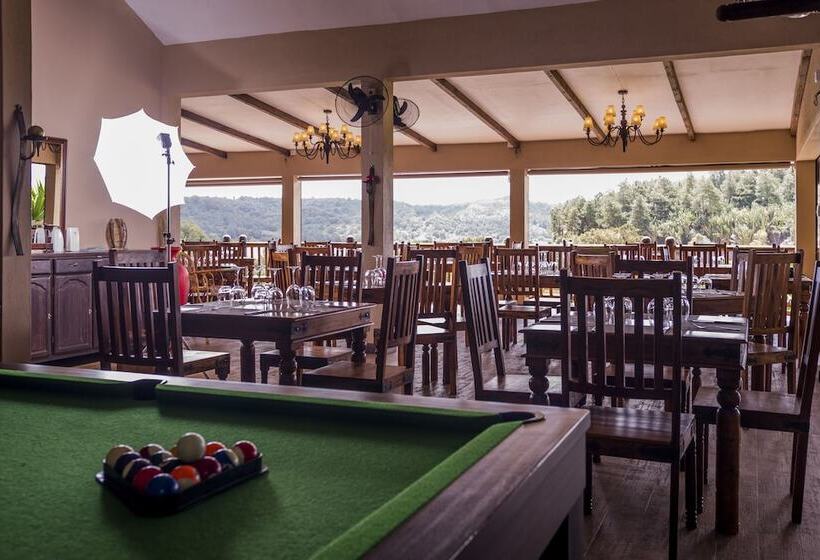هتل 7 Cascades Restaurant Bar & Lodges