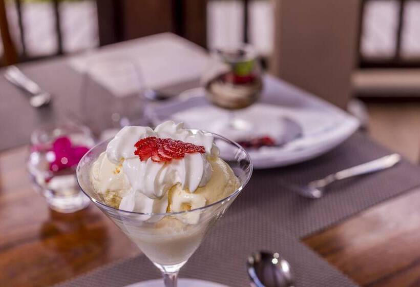 هتل 7 Cascades Restaurant Bar & Lodges