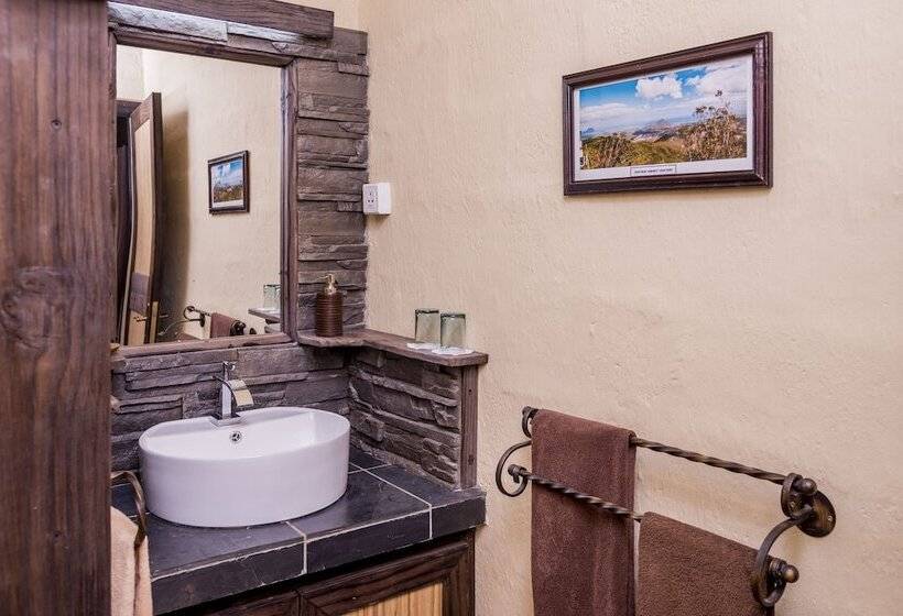 هتل 7 Cascades Restaurant Bar & Lodges