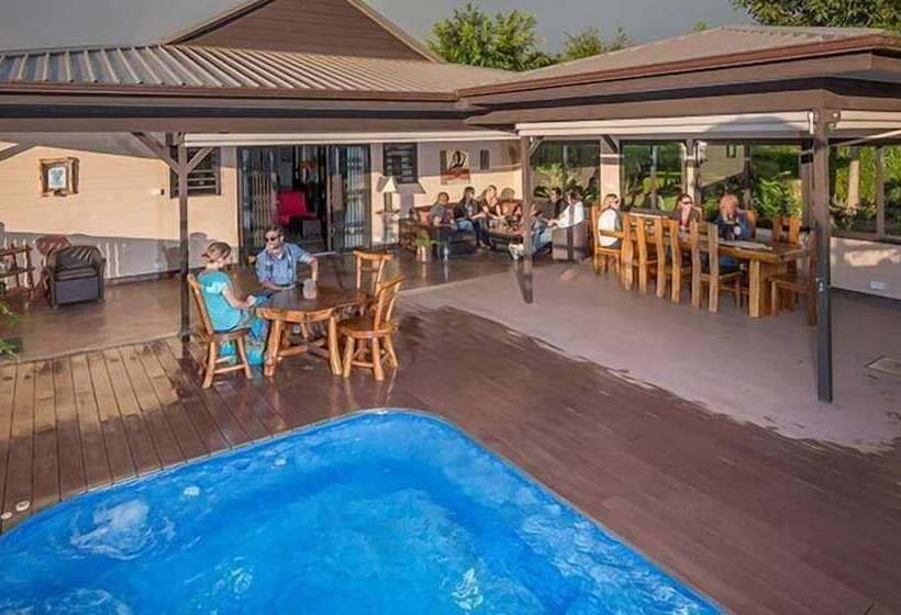 هتل 7 Cascades Restaurant Bar & Lodges