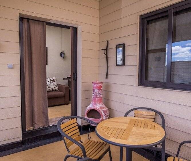 هتل 7 Cascades Restaurant Bar & Lodges