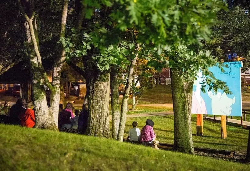 ホテル Arrowhead Resort Campground