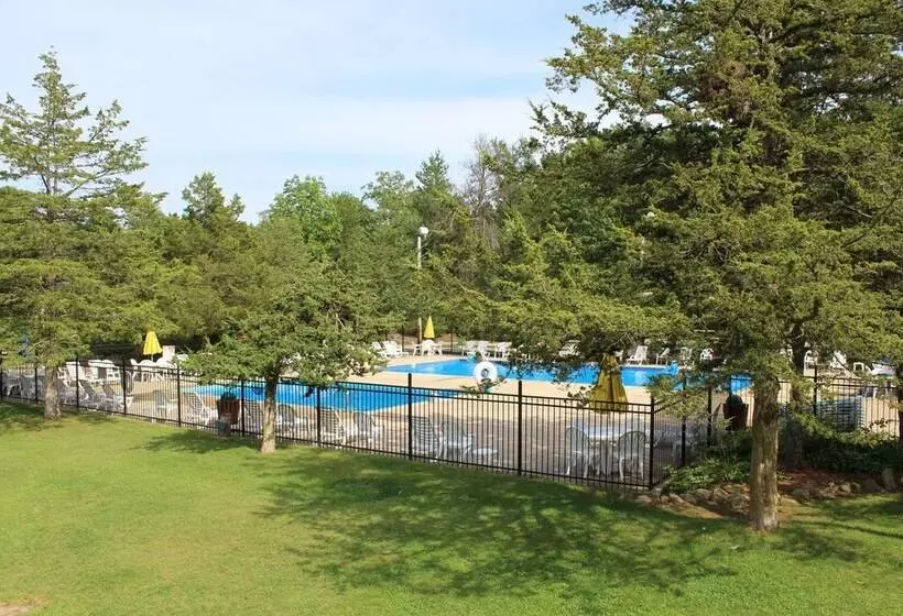 ホテル Arrowhead Resort Campground