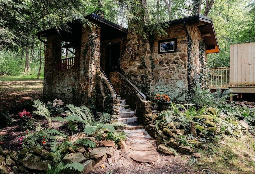 فندق Landoll S Mohican Castle