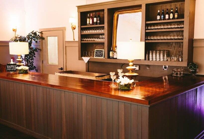 فندق Landoll S Mohican Castle