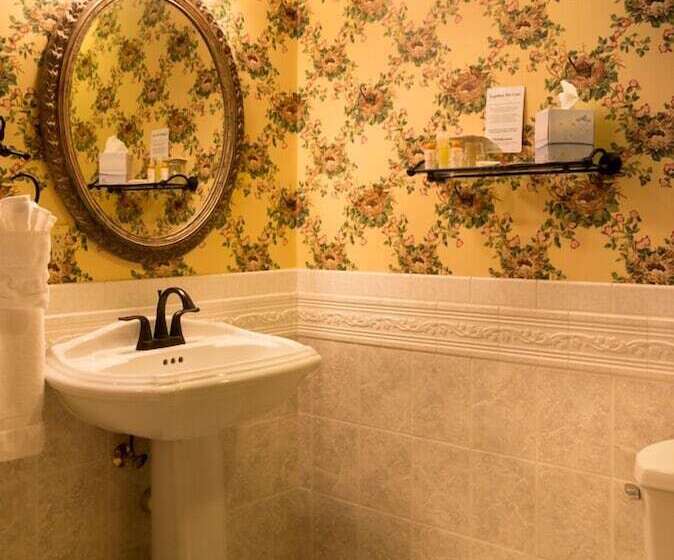 فندق Landoll S Mohican Castle