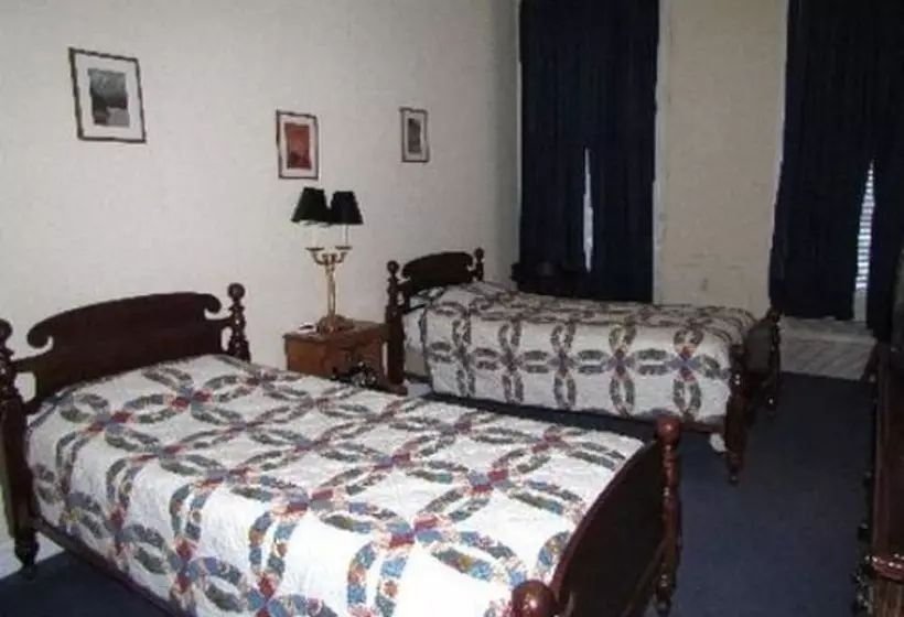 Hotelli Macarthur Inn