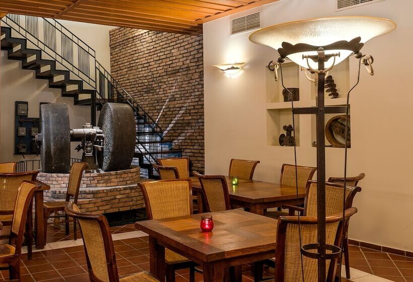 Spilia Village Hotel & Villas