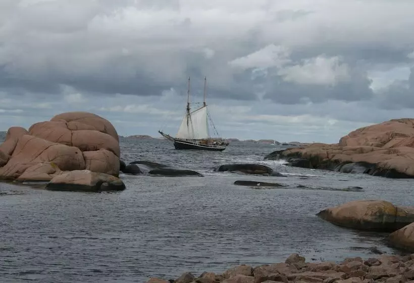 Hotelli Strandflickornas Husen Invid Havet