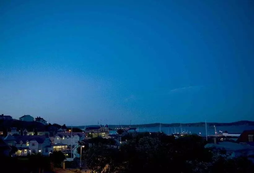 Hotelli Strandflickornas Husen Invid Havet