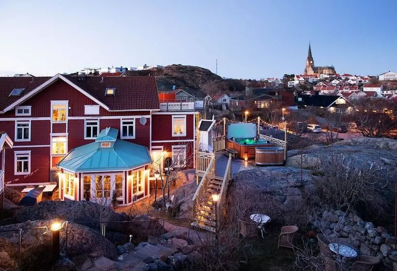 Hotelli Strandflickornas Husen Invid Havet