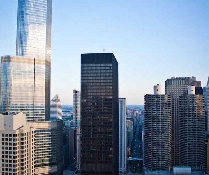 酒店 The Penthouse At Grand Plaza