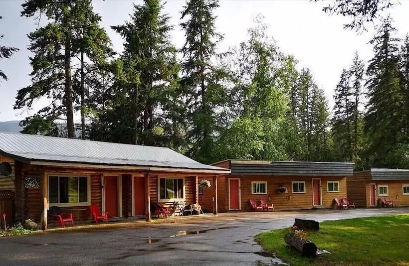 Motelli Overlook Inn & Cabins