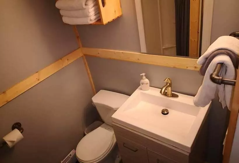 Motelli Overlook Inn & Cabins