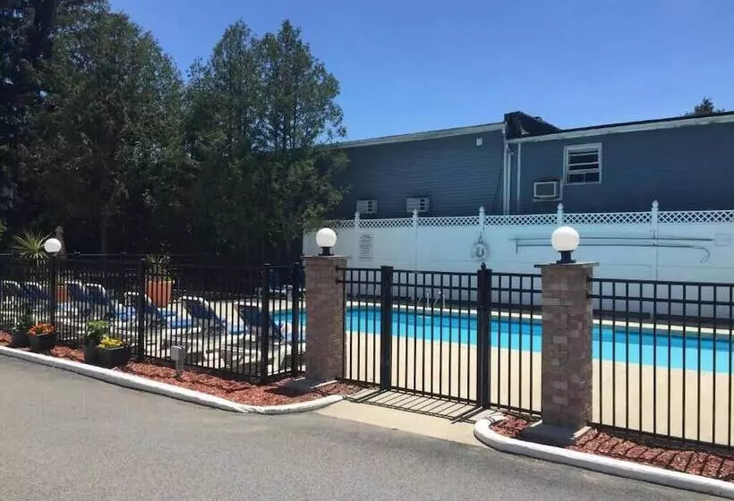 O Sullivan S On The Lake Motel