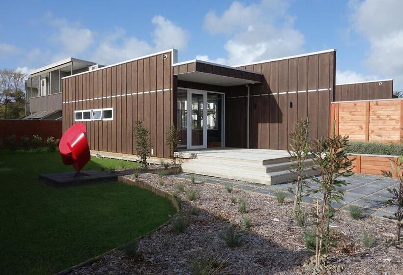 Parakai Springs Lodge