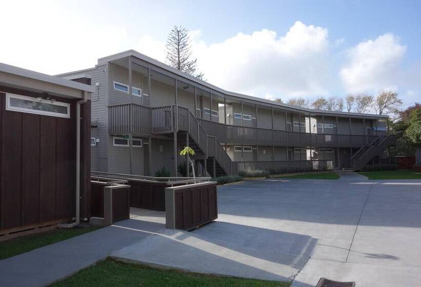 Parakai Springs Lodge