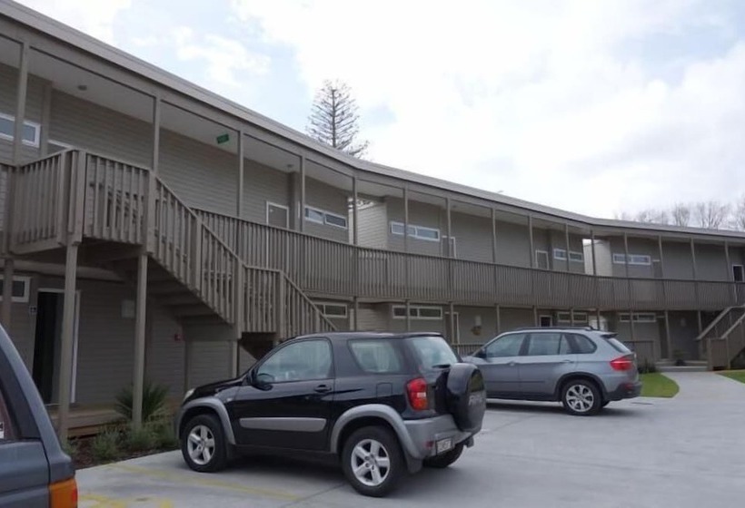 Parakai Springs Lodge