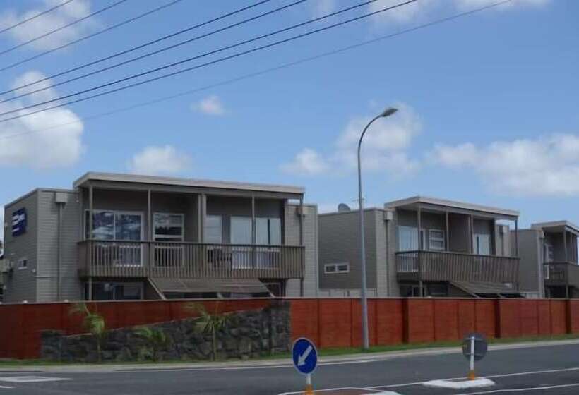 Parakai Springs Lodge