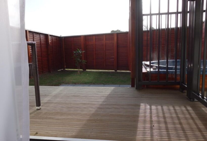 Parakai Springs Lodge