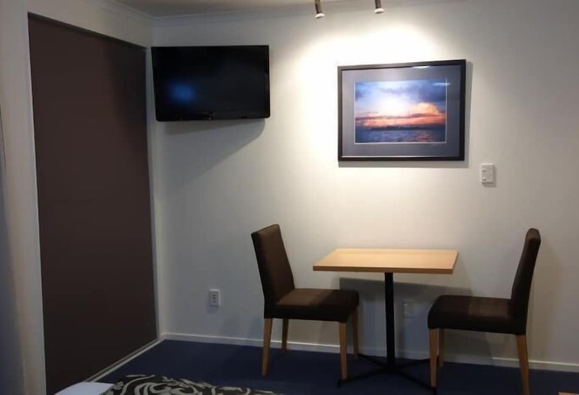 Parakai Springs Lodge