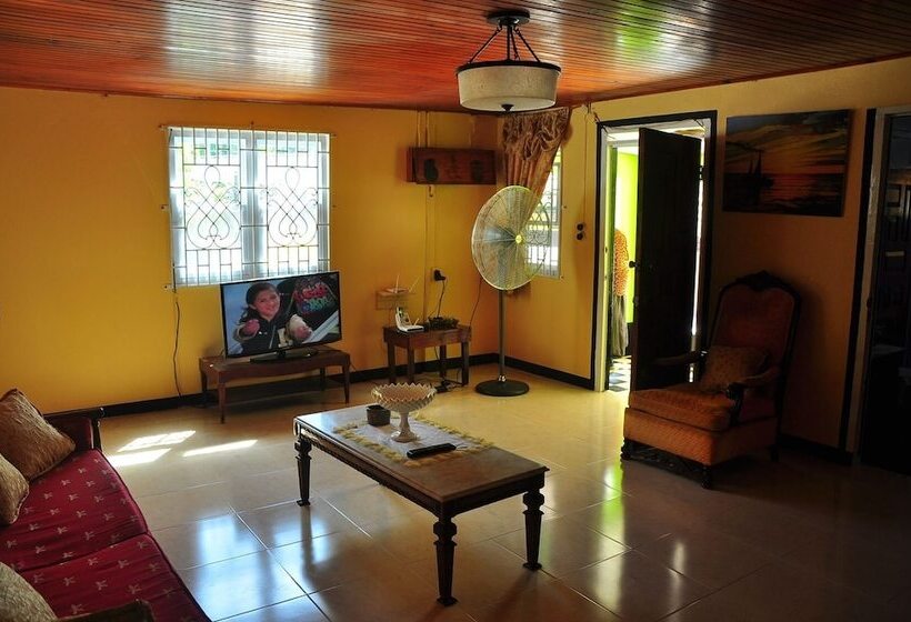 پانسیون Duncan S Hideaway Guesthouse