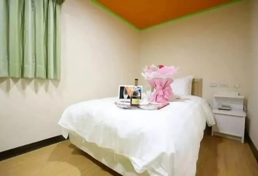 هتل Clover House 自助式無人旅店