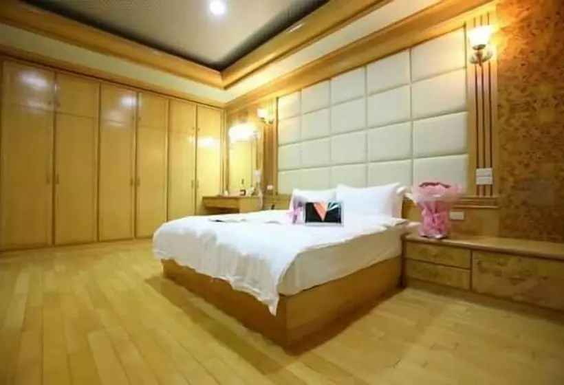 هتل Clover House 自助式無人旅店