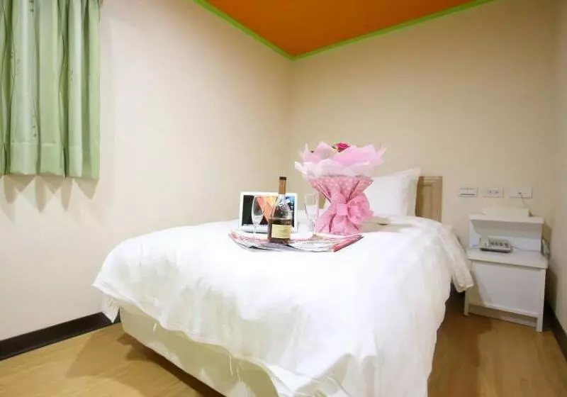 هتل Clover House 自助式無人旅店