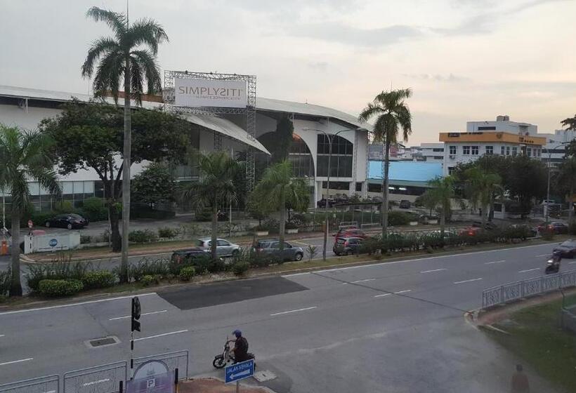 De Uptown Hotel @ P.j. 222