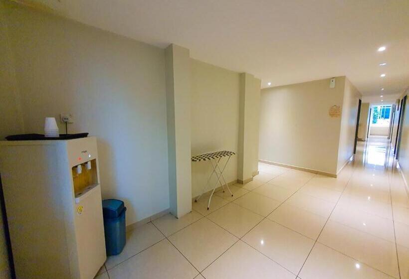 De Uptown Hotel @ P.j. 222