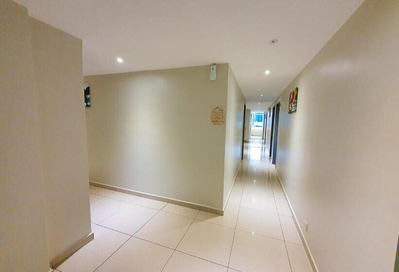 De Uptown Hotel @ P.j. 222