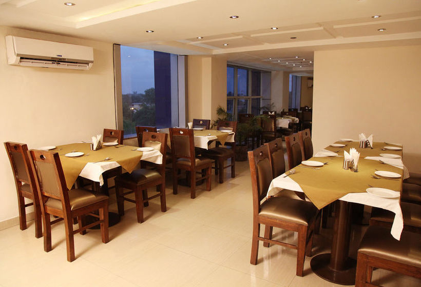 בית מלון כפרי Oyo Premium Allahabad Civil Lines