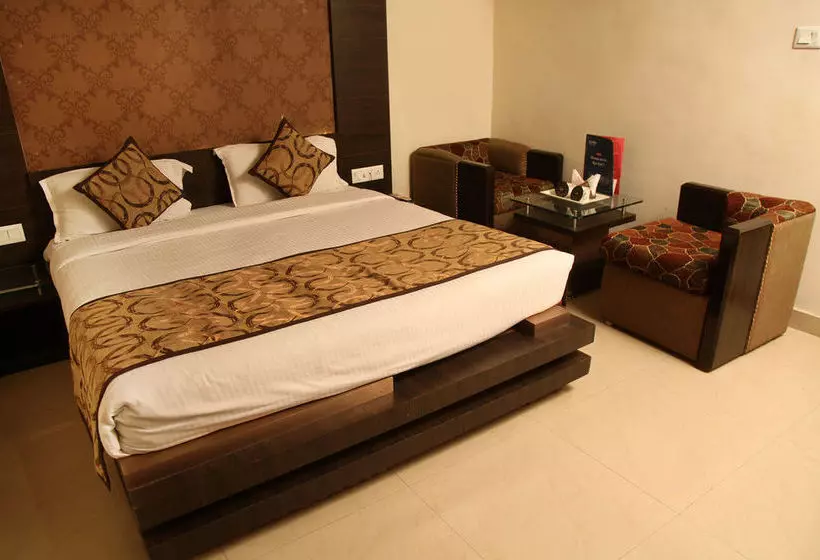 ホテル Oyo Premium Allahabad Civil Lines