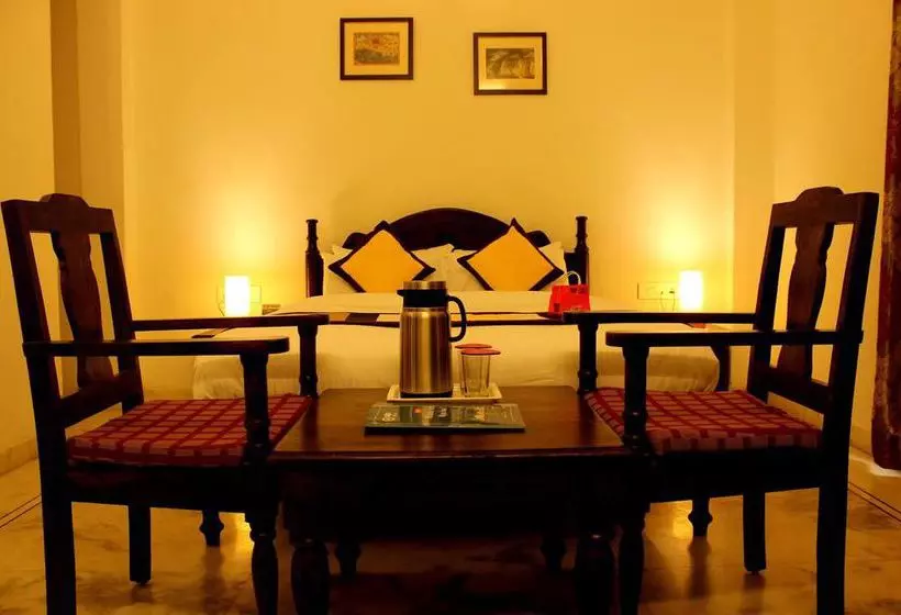 בית מלון כפרי Oyo Rooms Lake Palace Road