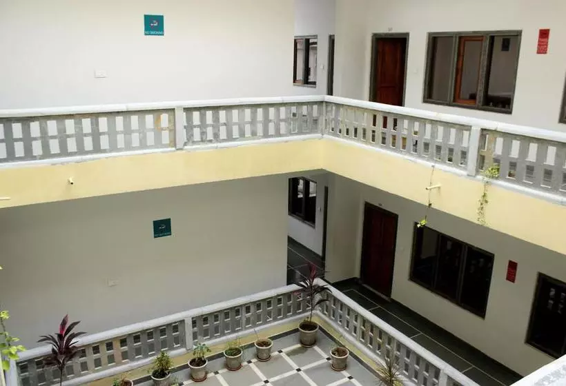 בית מלון כפרי Oyo Rooms Lake Palace Road