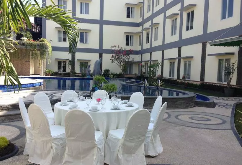 ホテル Puri Indah & Convention