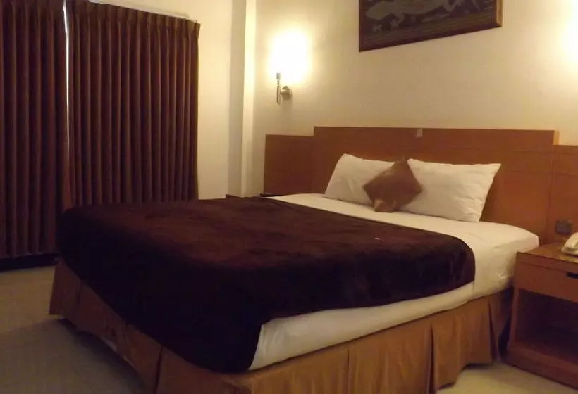 ホテル Puri Indah & Convention