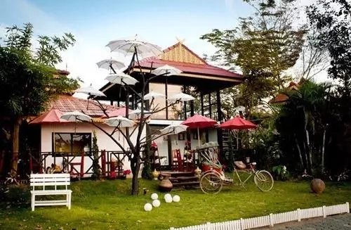 Majatalo Baan Puang Petch