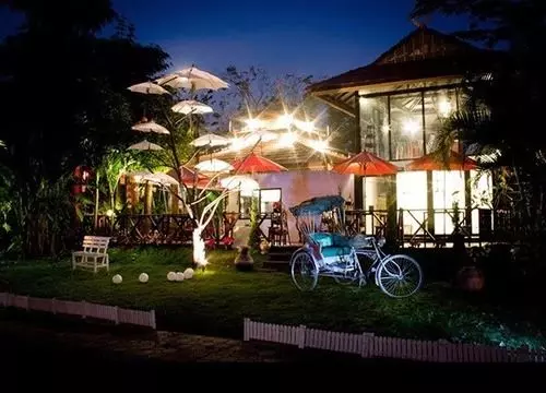 Majatalo Baan Puang Petch