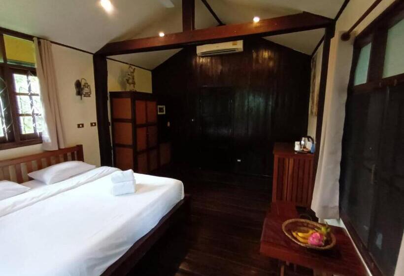 פנסיון Little Village Chiang Mai