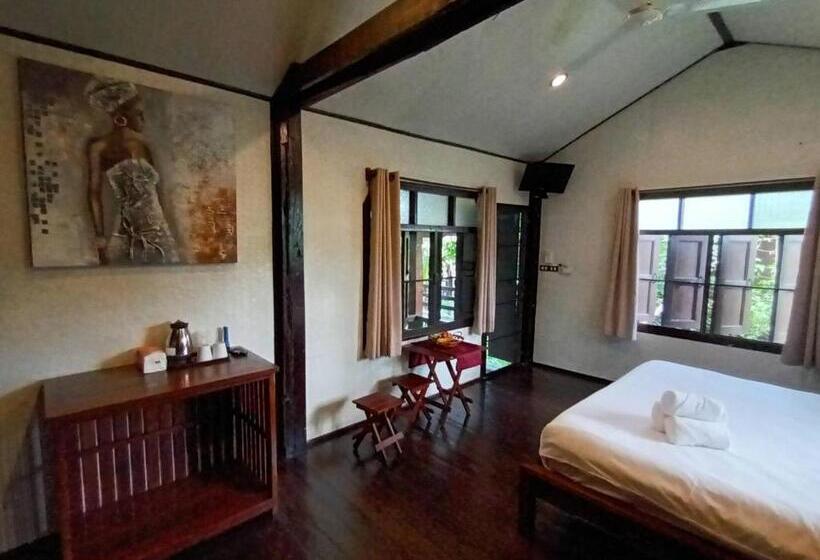 פנסיון Little Village Chiang Mai