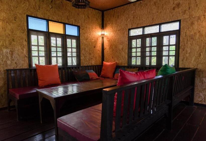 פנסיון Little Village Chiang Mai