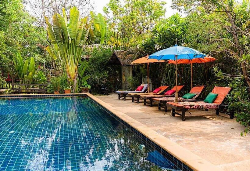 פנסיון Little Village Chiang Mai