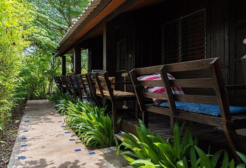 פנסיון Little Village Chiang Mai