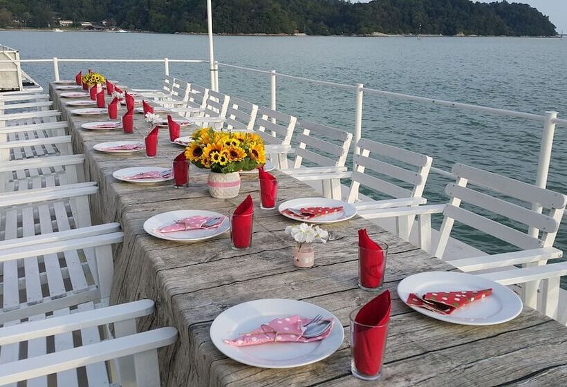 Rockbund Fishing Chalet