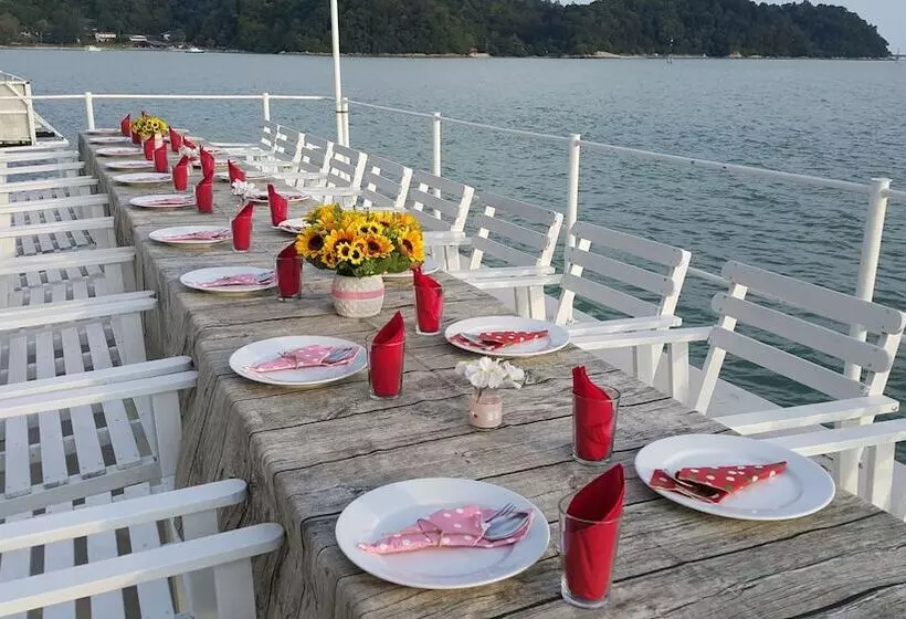 Rockbund Fishing Chalet