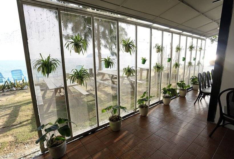 Rockbund Fishing Chalet